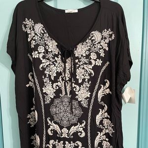 Ava James Graphic Tee with a Flowing Back 253